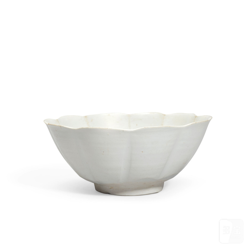 宋 白釉花口盌 | A WHITE-GLAZED STONEWARE LOBED BOWL